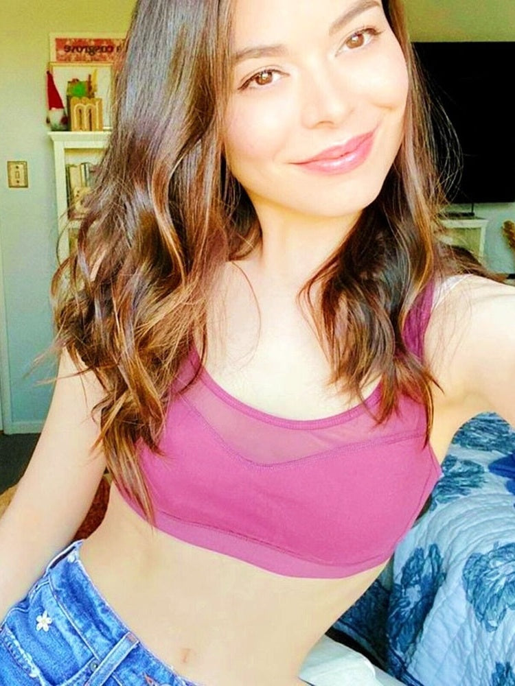 Miranda Cosgrove 8.5 x 11 Candid Color Photograph Art Print Photo Collectibles:Photographic Images:Photographs Style Your Walls